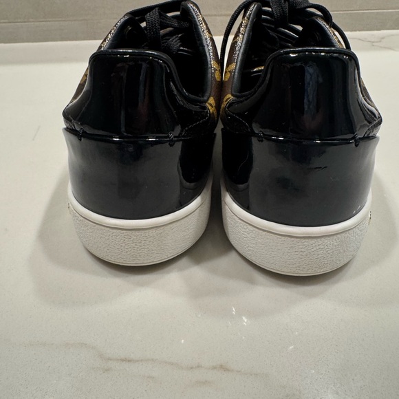 Louis Vuitton Frontrow Monogram Sneakers - Picture 7 of 10